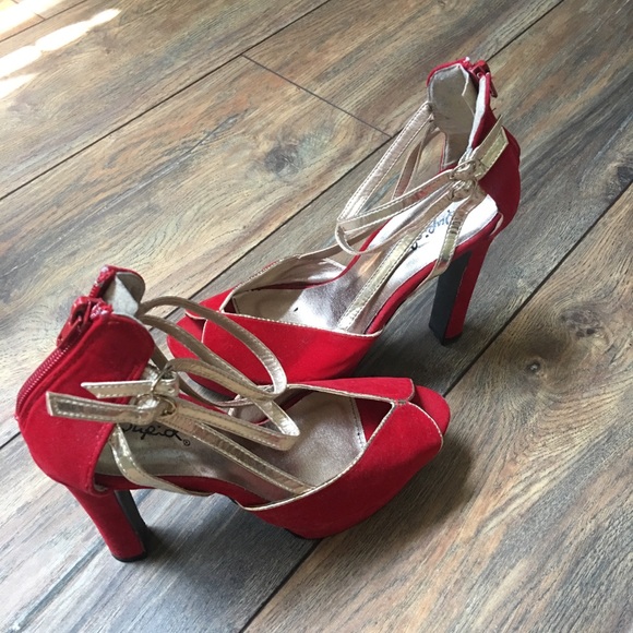 Heels - Picture 3 of 3